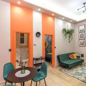 E13 Extravagant Studio Apartment Budapest